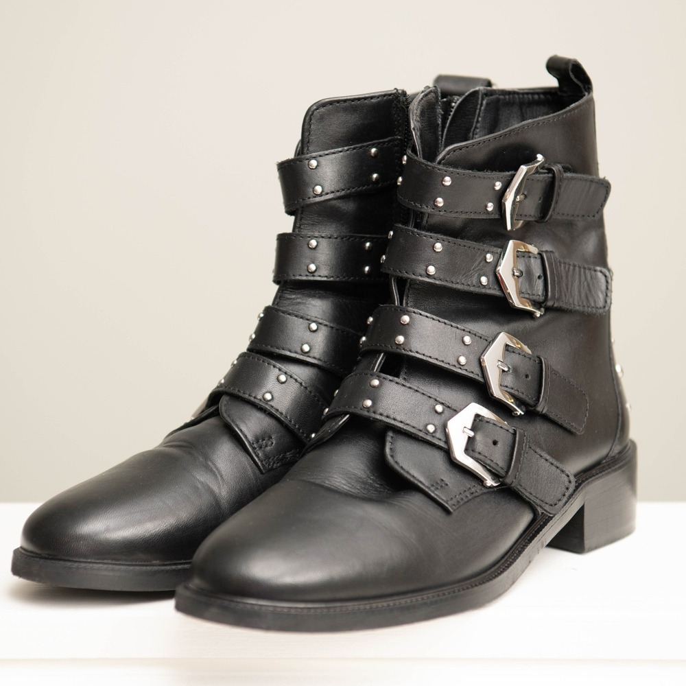 Carvela Boots Sz 8.5 Black Moto Studded Buckles Biker Goth Chic Punk Rock Grunge